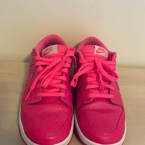 Hot pink dunk lows - Nike